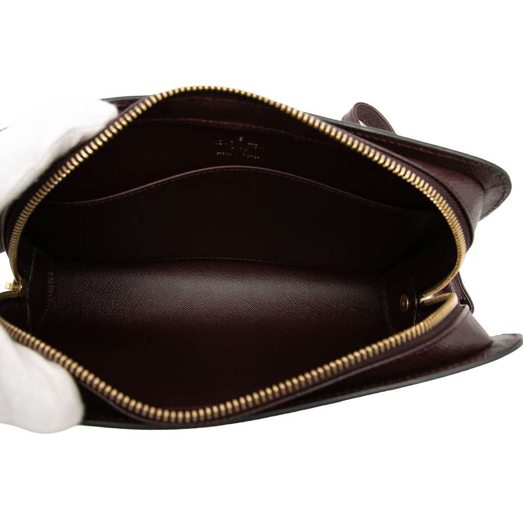 Louis Vuitton Taiga Pochette Baikal Red Leather Very good condition - Model View