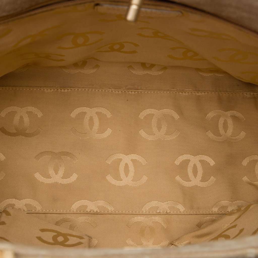 Chanel Mini CC Quilted Suede Shopping Tote Beige Leather Very good condition - Model View