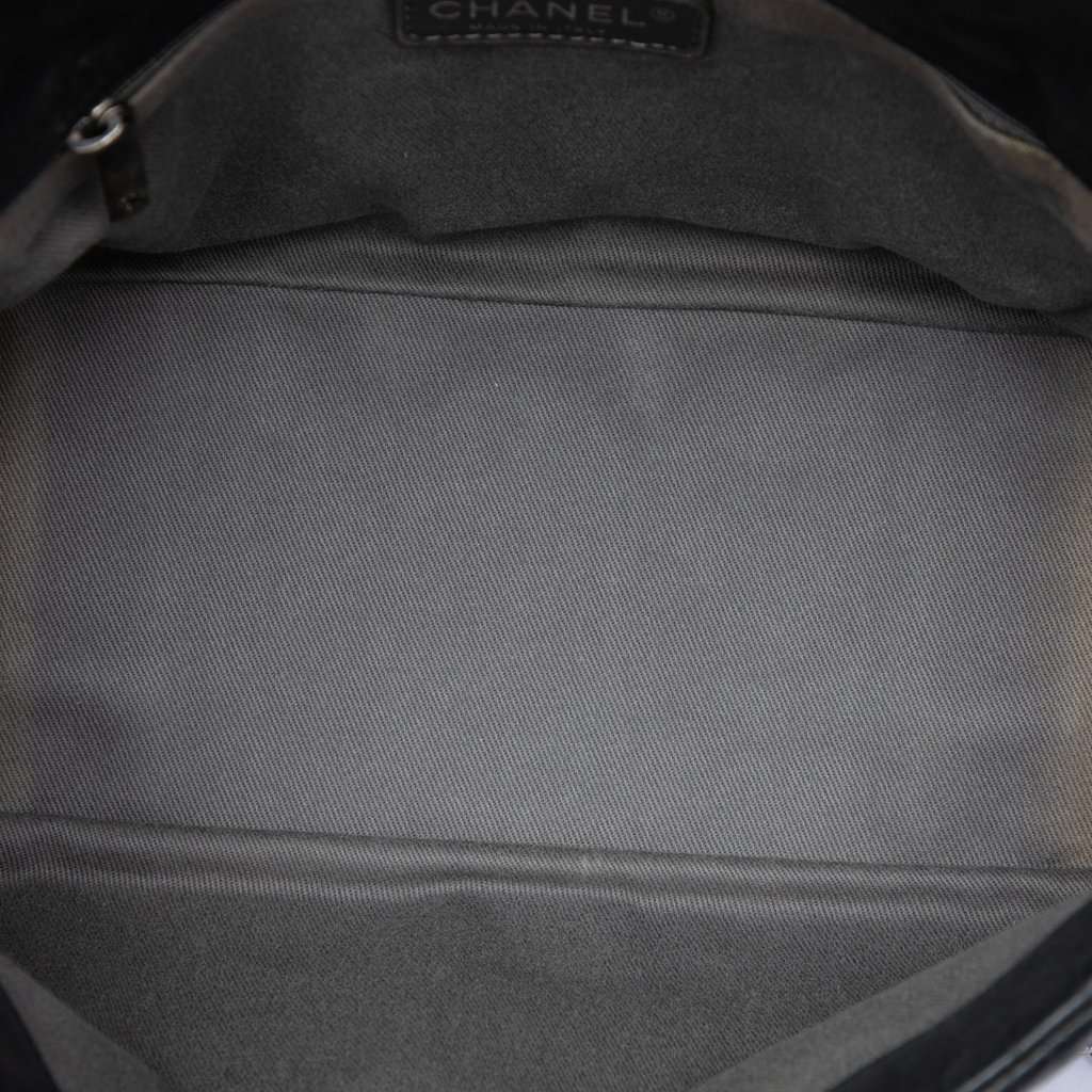 Chanel Iridescent Calfskin Glint Accordion Flap Black Leather Very good condition - Model View