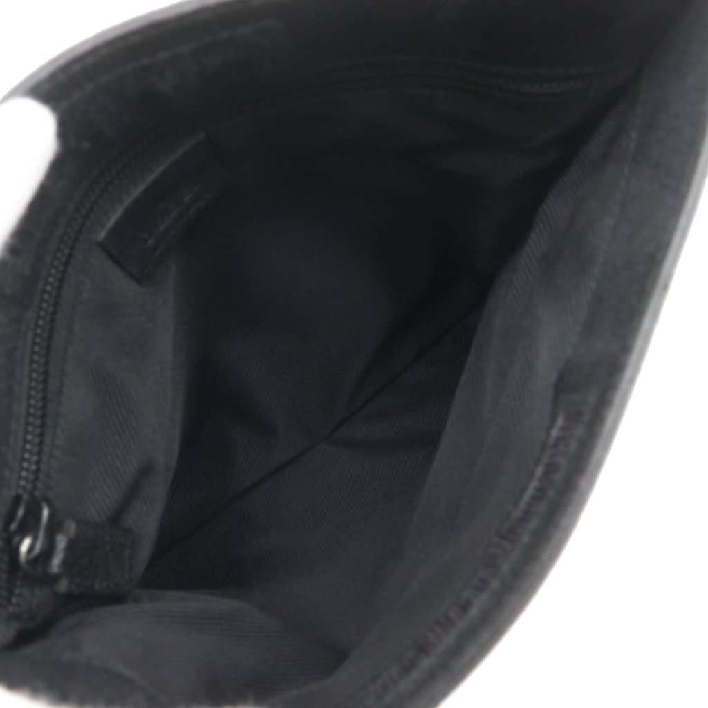 Gucci GG Canvas Crossbody Black Very good - Model View