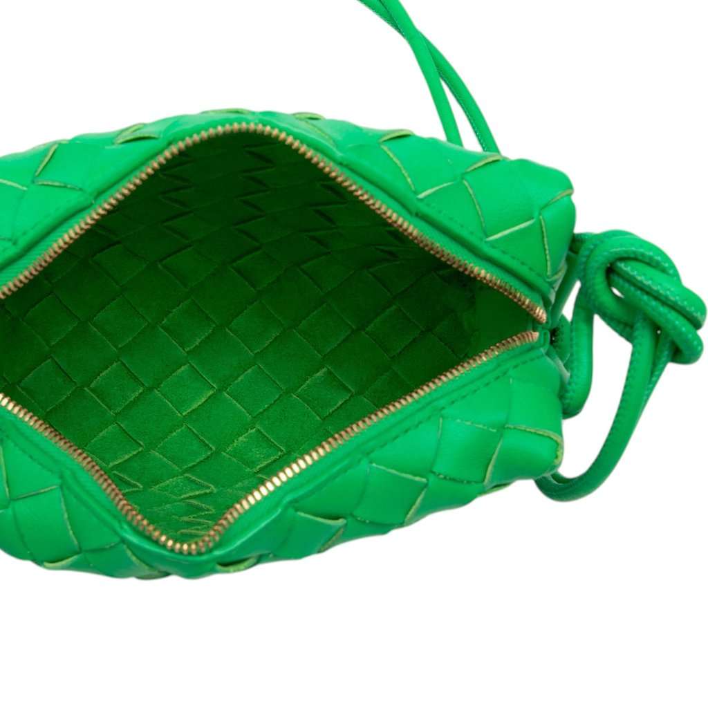 Bottega Veneta Mini Lambskin Intrecciato Loop Camera Bag Green Leather Very good condition - Model View