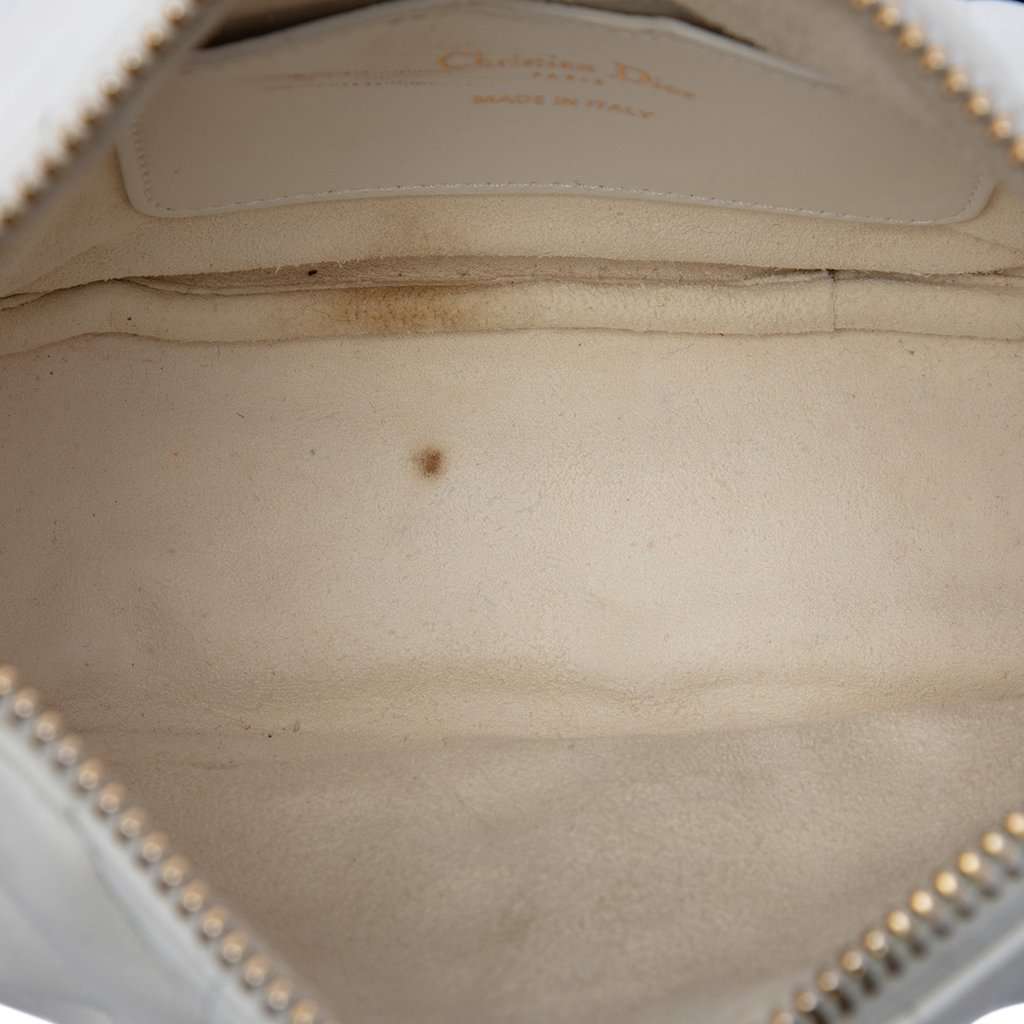 Dior Small Lambskin Cannage Dior Vibe Hobo White Leather Very good condition - Model View