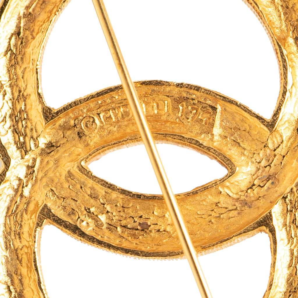 Chanel CC Gold Plated Strass Brooch Gold Metal Very good condition - Inside View