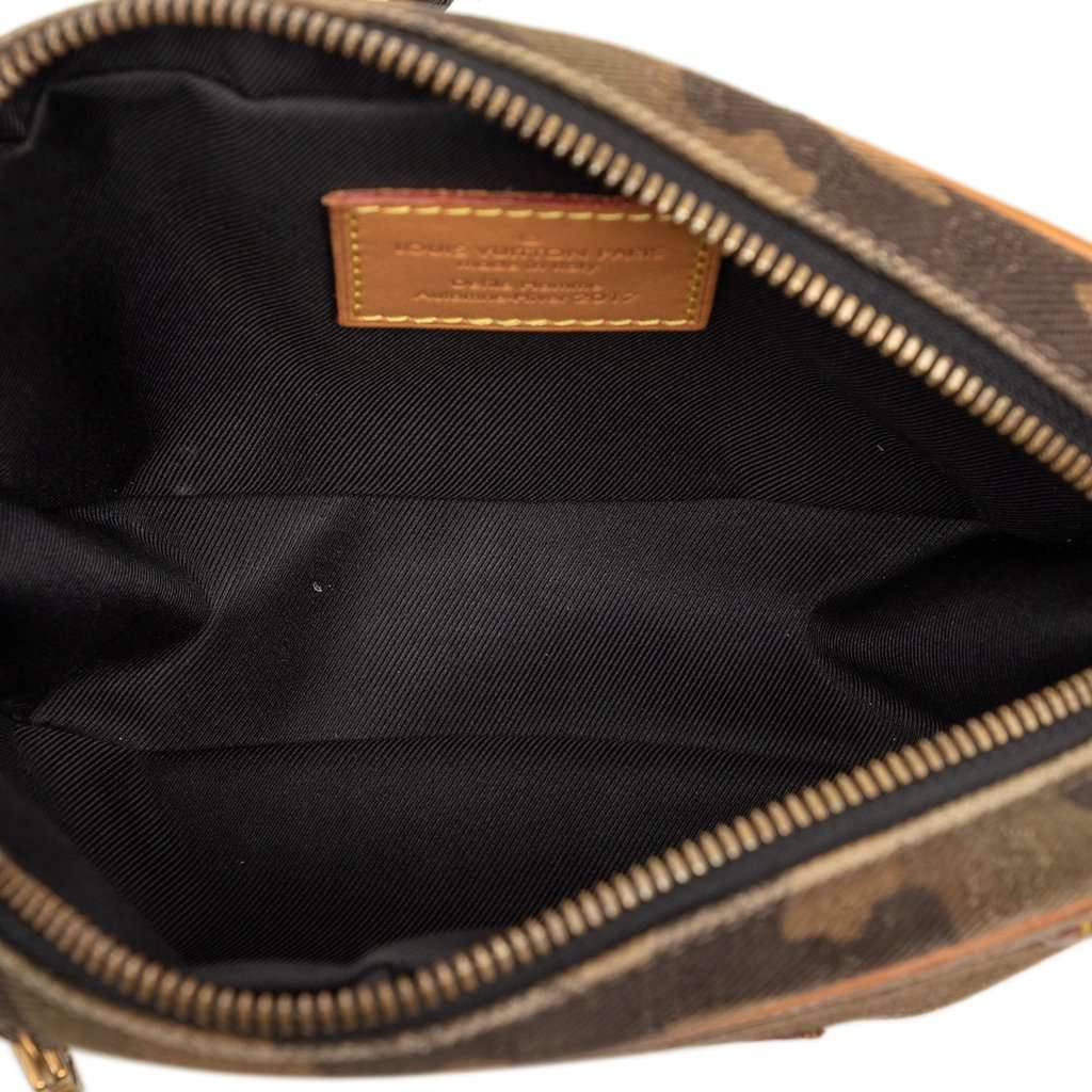 Louis Vuitton Supreme Camouflage Bum Bag PM Brown Very good - Model View