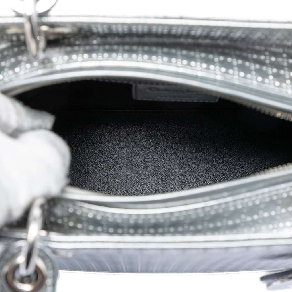 Dior Medium Metallic Patent Microcannage Lady Dior Silver Leather Very good condition - Model View