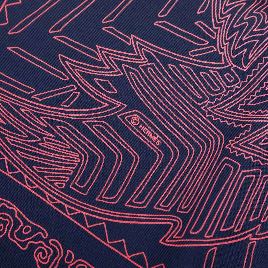 Hermès Legende Kuna Peuple de Panama Silk Scarf 90 Blue Very good condition - Model View