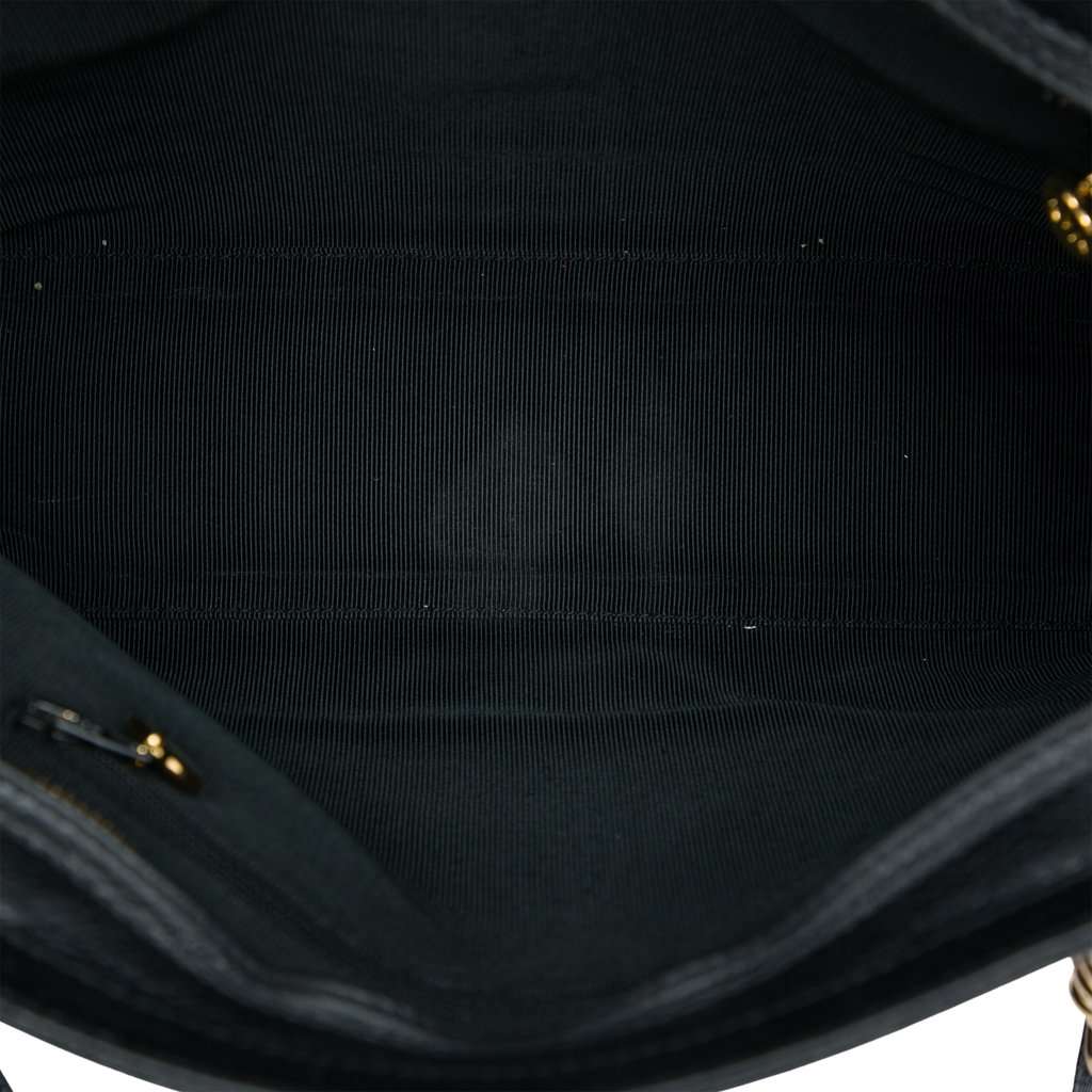 Chanel Triple CC Caviar Tote Black Leather Very good - Model View