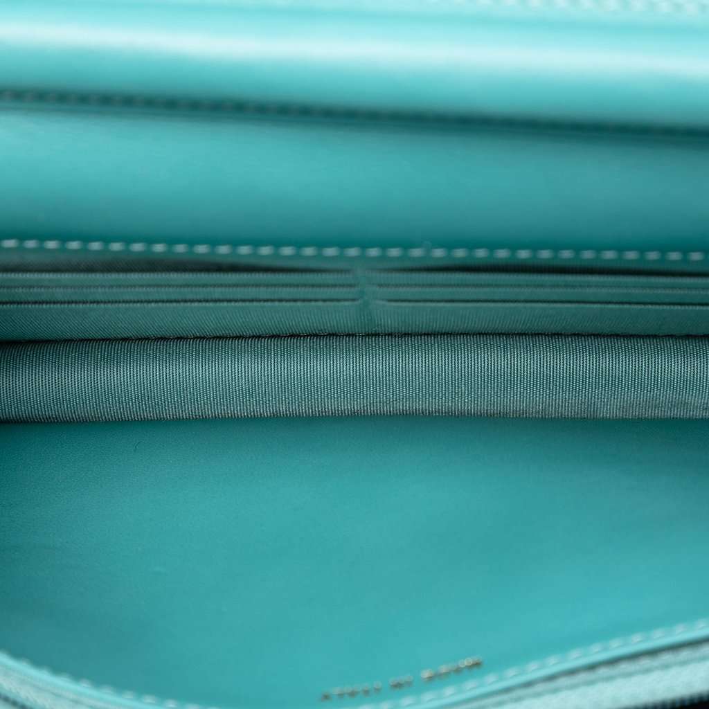 Chanel Quilted Velvet Boy Wallet On Chain Blue Very good condition - Model View