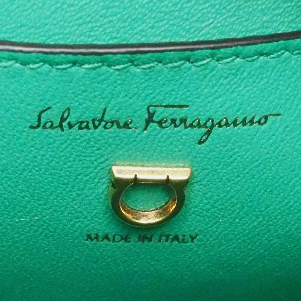 Salvatore Ferragamo Small Leather Trifolio Shoulder Bag Green Leather Very good condition - Model View
