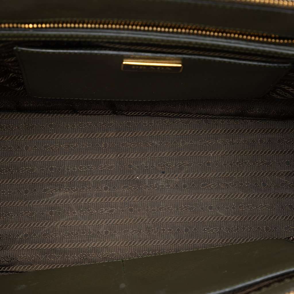 Prada Medium Bicolor Saffiano Lux Galleria Double Zip Satchel Green Leather Very good condition - Model View