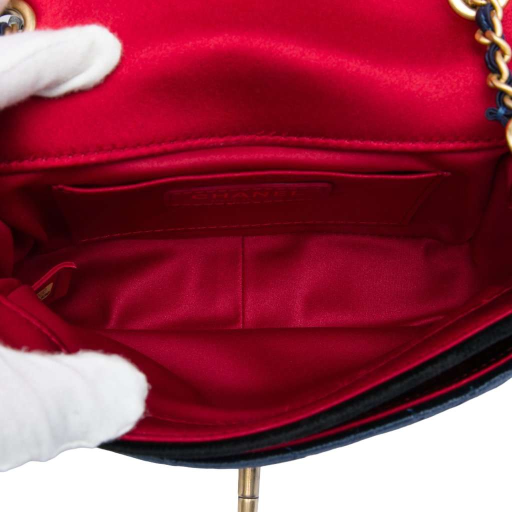 Chanel Paris Cosmopolite Small Tricolor Quilted Velvet Private Affair Camellia Flap Red Very good - Model View