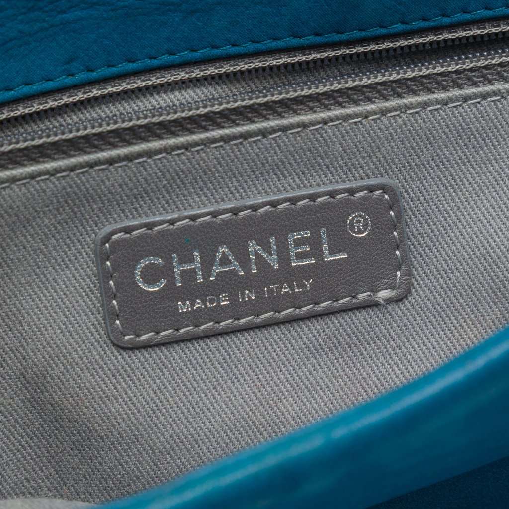 Chanel Iridescent Calfskin East Glint Flap Blue Leather Very good condition - Box View