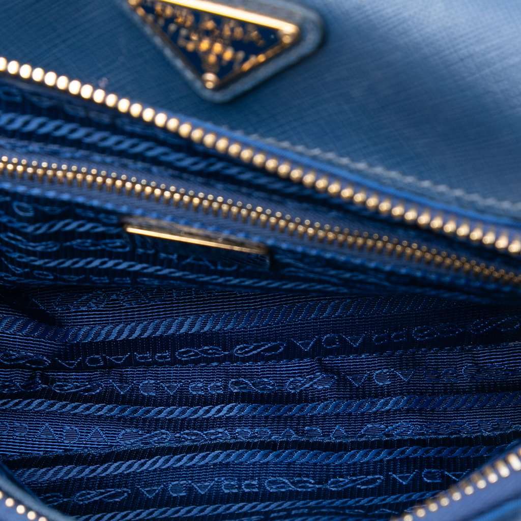 Prada Saffiano Trimmed Tessuto Chain Crossbody Blue Very good condition - Model View
