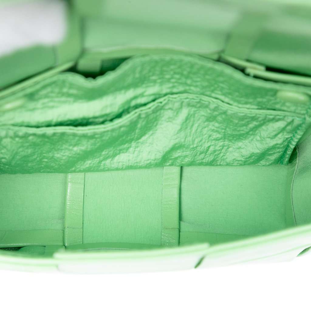 Bottega Veneta Candy Nappa Intrecciato Cassette Crossbody Green Leather Very good - Model View