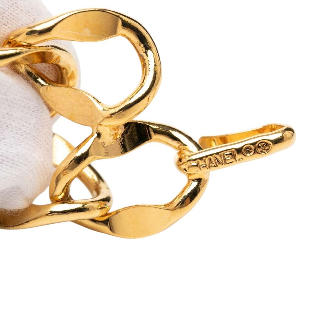Chanel CC Gold Plated 31 Rue Cambon Medallion Chain Belt Gold Metal Very good - Model View