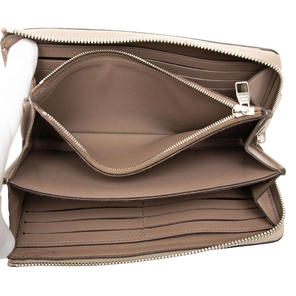 Louis Vuitton Taurillon Comete Wallet Beige Leather Very good condition - Model View