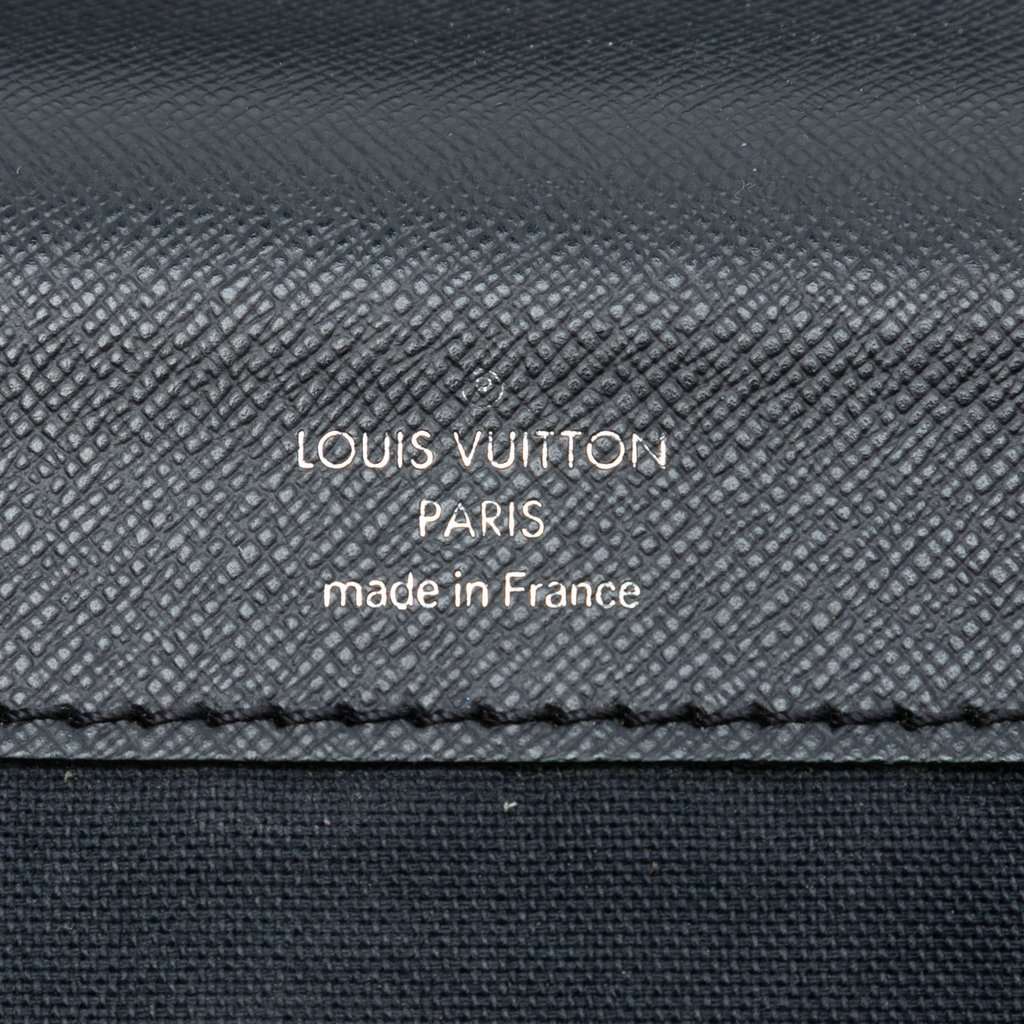 Louis Vuitton Taiga Laguito Black Leather Very good condition - Box View