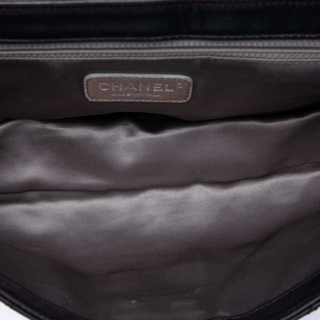 Chanel Quilted Lambskin East West Mademoiselle Flap Black Leather Very good condition - Model View