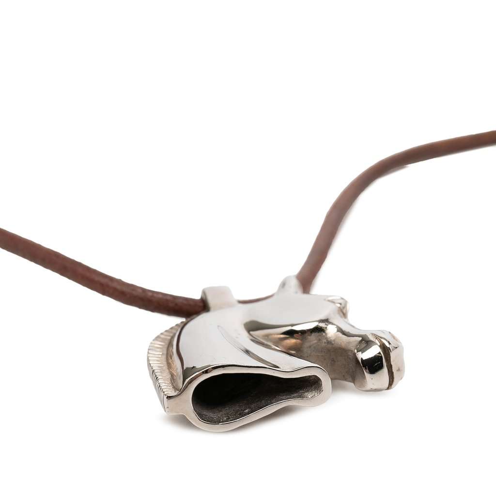 Hermès Palladium Plated Horse Head Pendant Necklace Silver Metal Very good condition - Model View