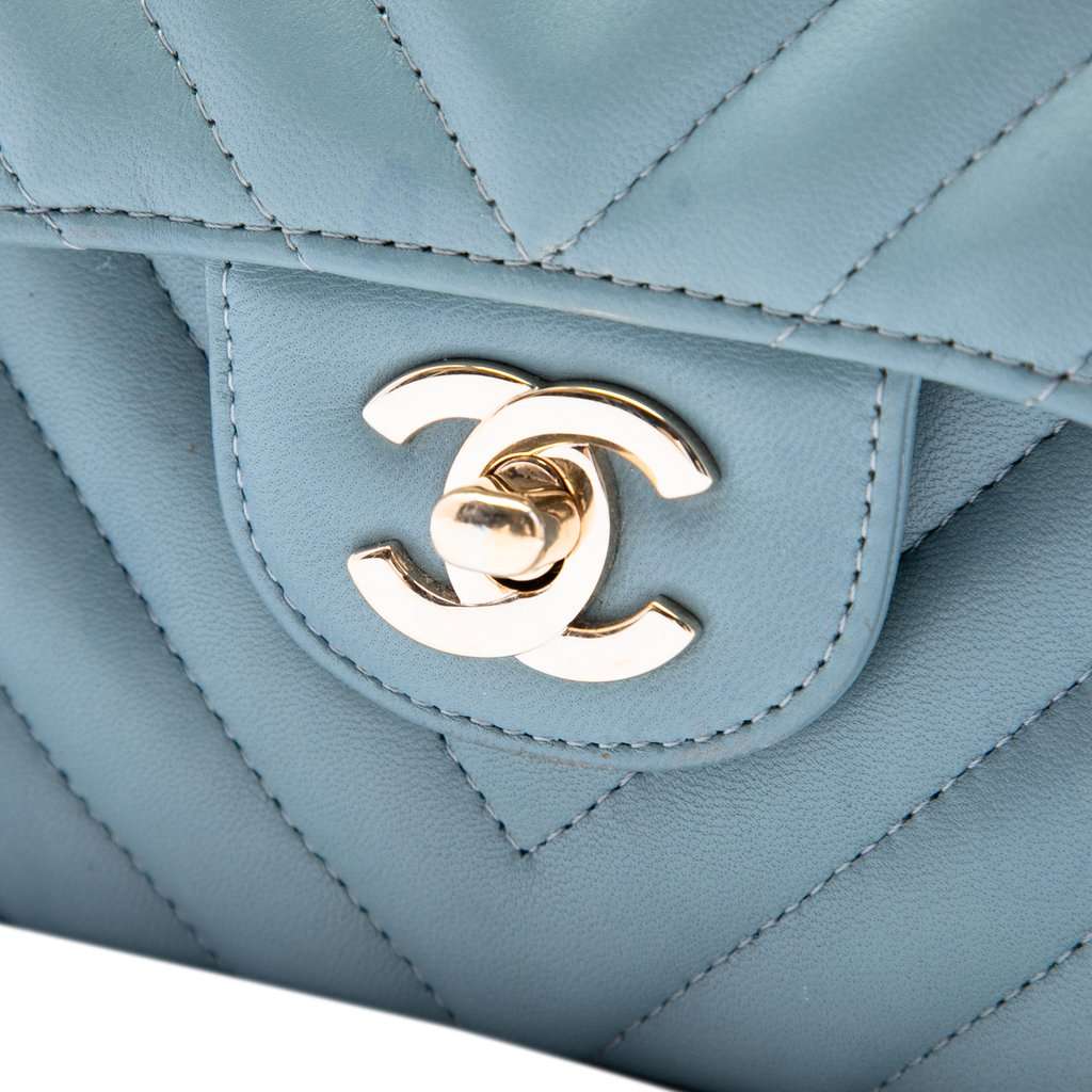 Chanel Small Classic Chevron Lambskin Double Flap Blue Leather Very good condition - Box View