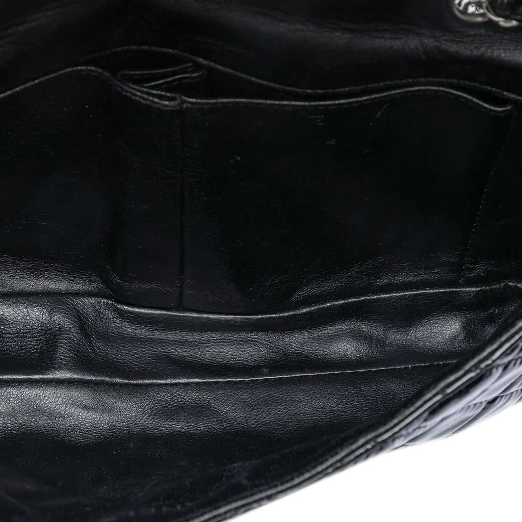 Chanel Quilted Patent East West Single Flap Black Leather Very good condition - Model View