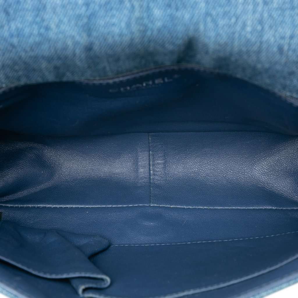 Chanel Large Quilted Denim Boy Flap Blue Never worn, with tag - Model View