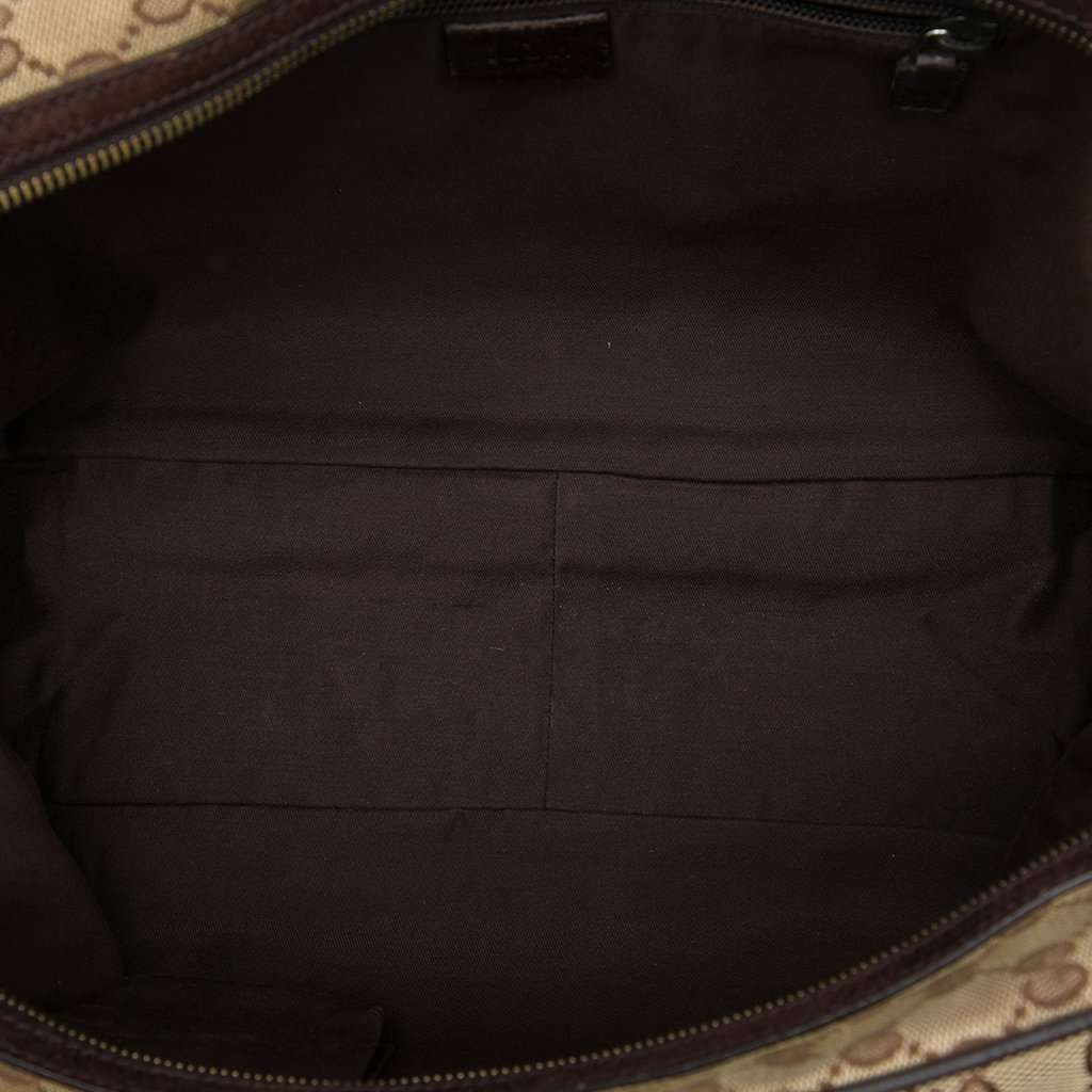 Gucci GG Canvas Web Business Bag Beige Very good - Model View