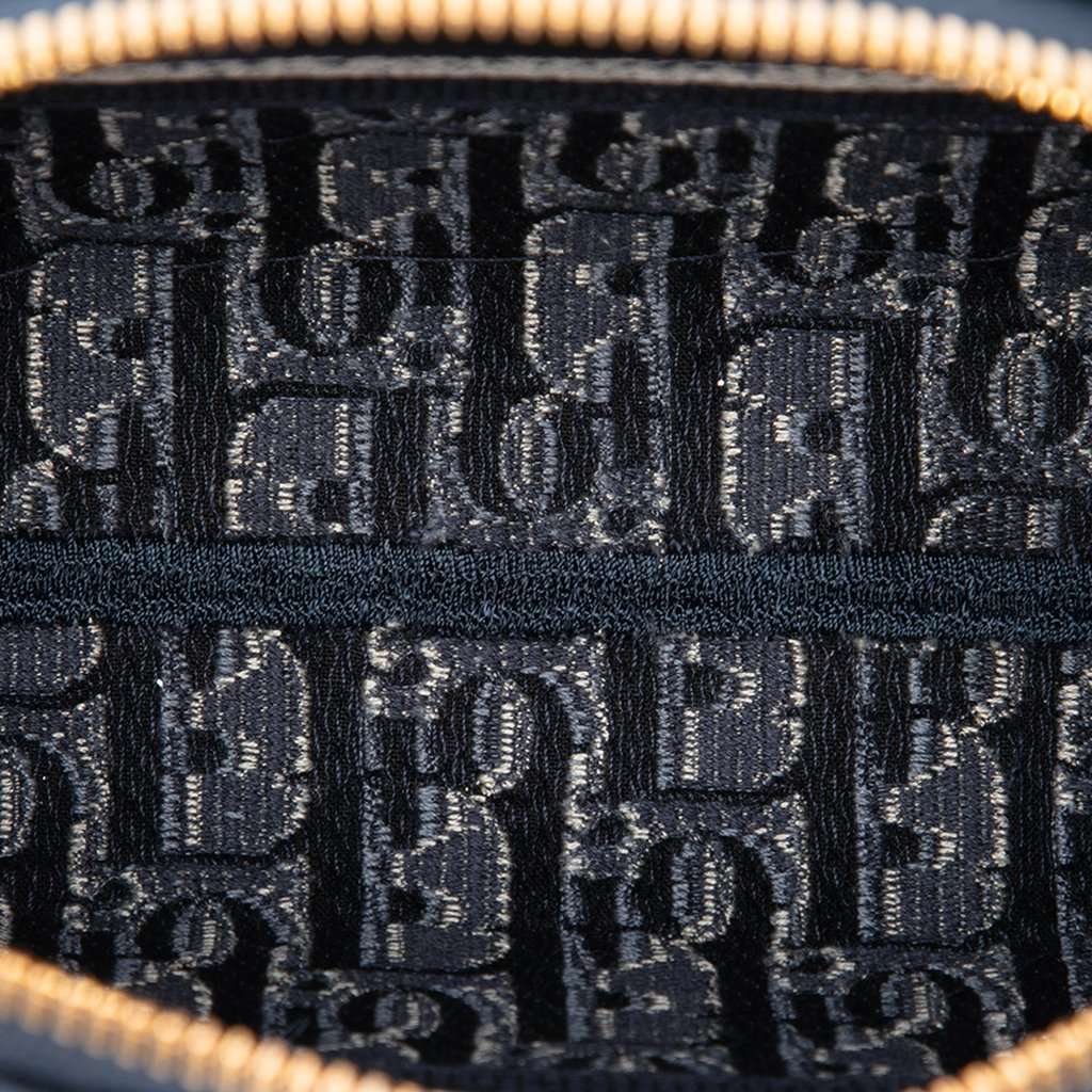 Dior Oblique Embroidered Velvet Cosmetic Pouch Blue Very good - Model View