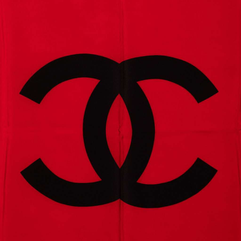 Chanel CC Bravo Le Japon Printed Silk Scarf Black Very good - Model View