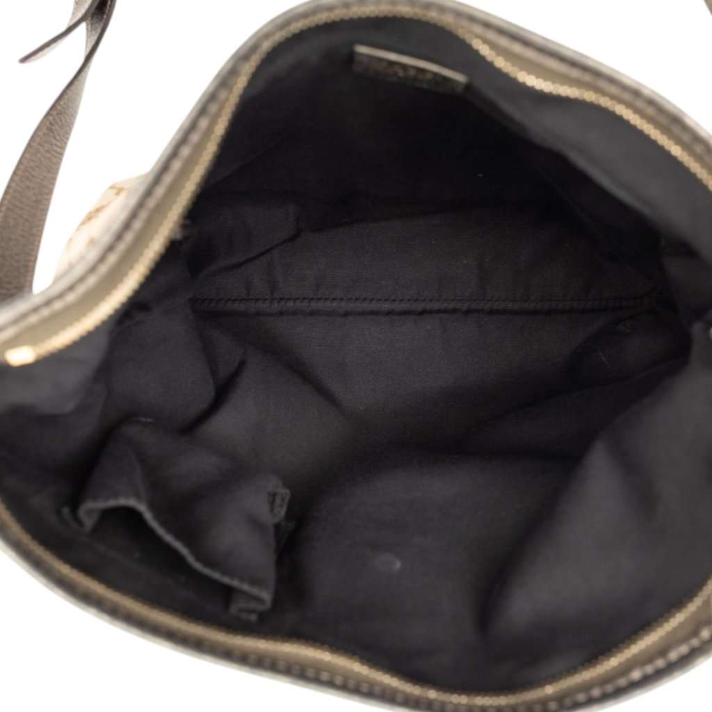 Gucci GG Canvas Abbey D Ring Crossbody Beige Very good condition - Model View