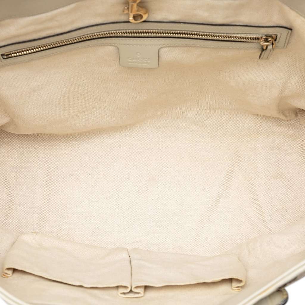 Gucci GG Canvas Heart Bit Tote Beige Very good - Model View