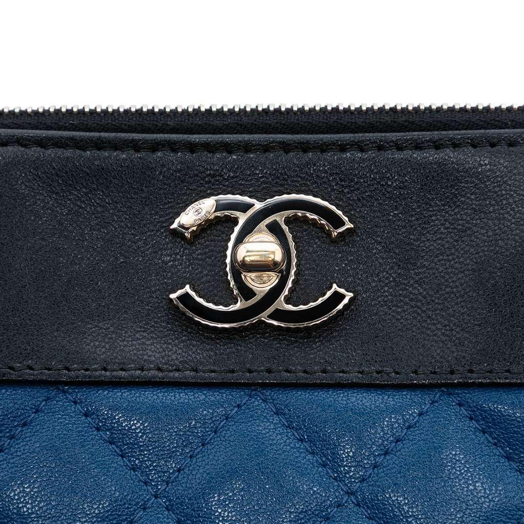 Chanel Medium Bicolor Quilted Sheepskin Mademoiselle O Case Clutch Blue Leather Very good condition - Box View