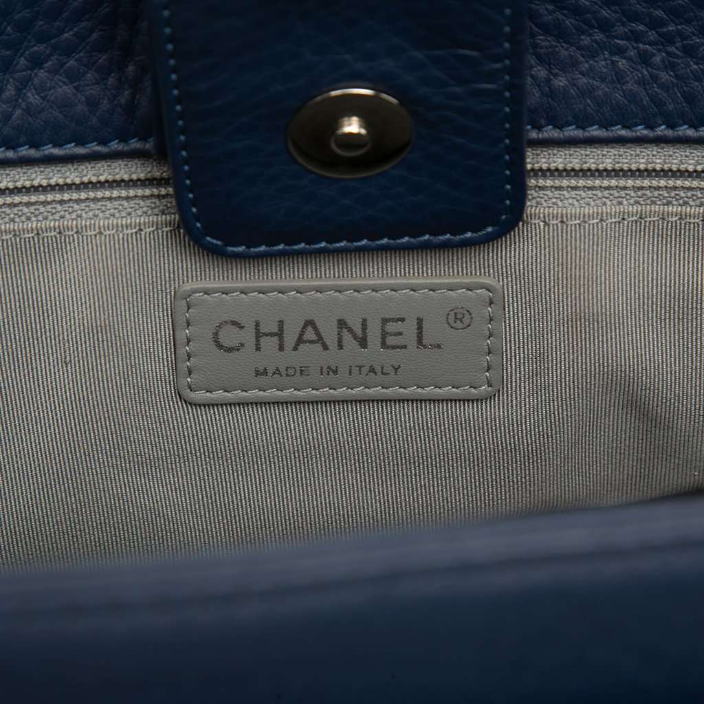 Chanel Medium Calfskin Executive Cerf Tote Blue Leather Very good condition - Box View