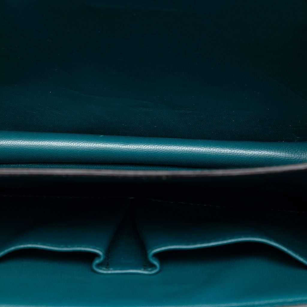 Celine Medium Goatskin Classic Box Green Leather Very good condition - Model View