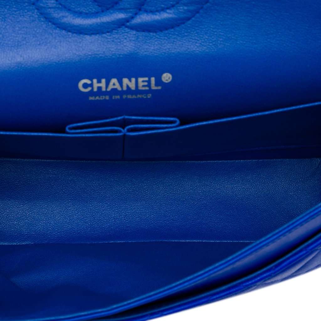 Chanel Medium Classic Lambskin Double Flap Blue Leather Very good condition - Model View