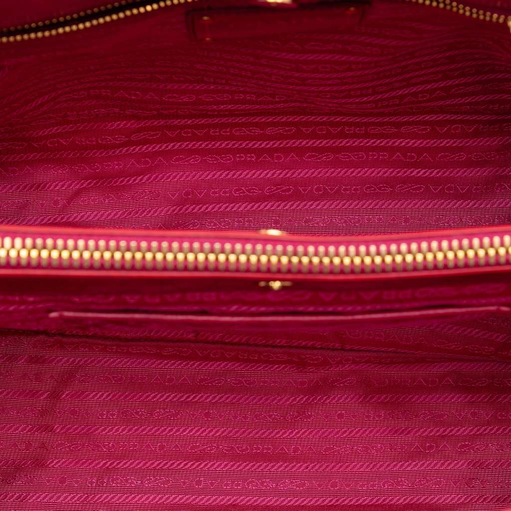Prada Vitello Shine Satchel Pink Leather Very good condition - Model View