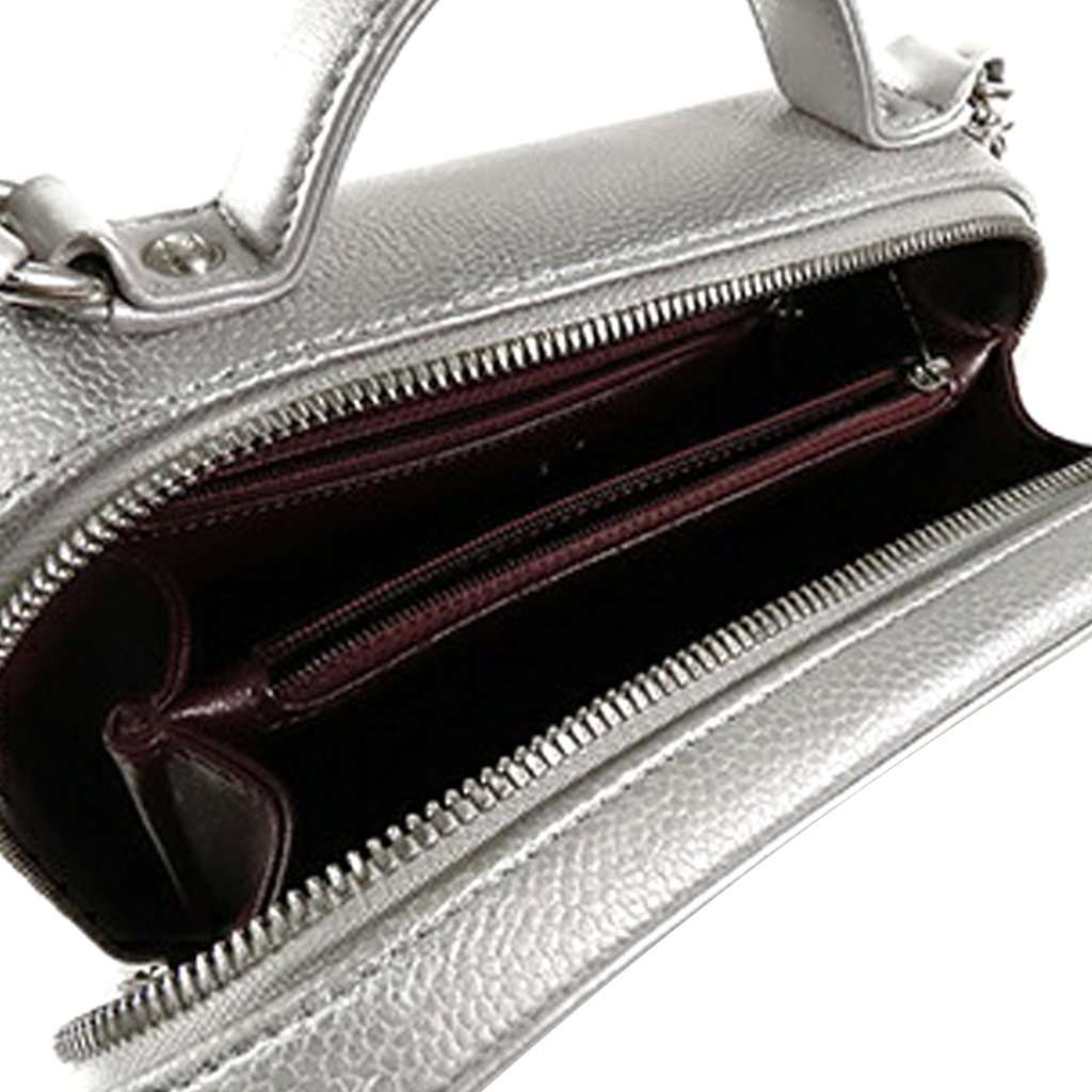 Chanel Medium Caviar CC Filigree Vanity Case Silver Leather Very good condition - Model View