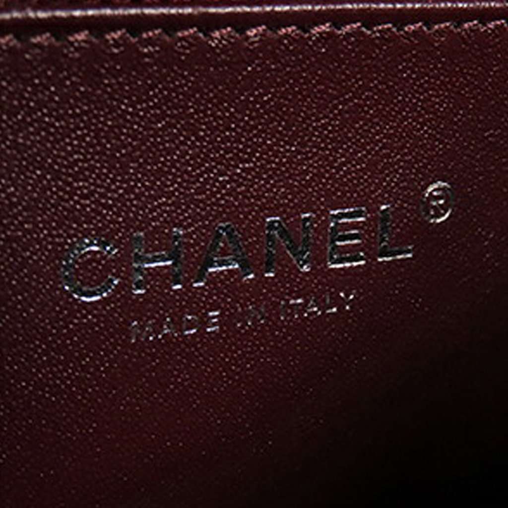 Chanel Medium Caviar CC Filigree Vanity Case Silver Leather Very good condition - Box View