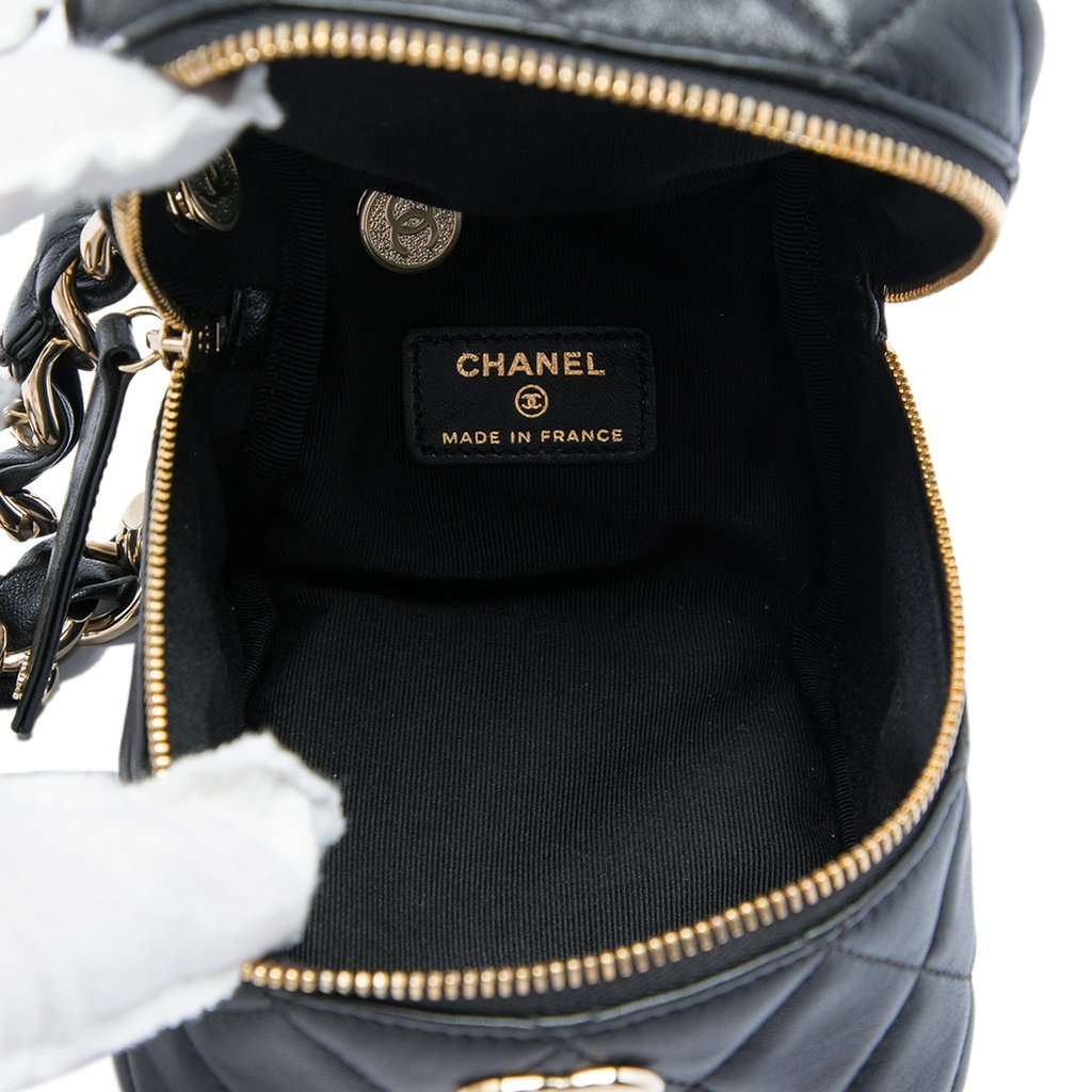 Chanel CC Quilted Lambskin Cube Wristlet Vanity Case Black Leather Very good - Model View
