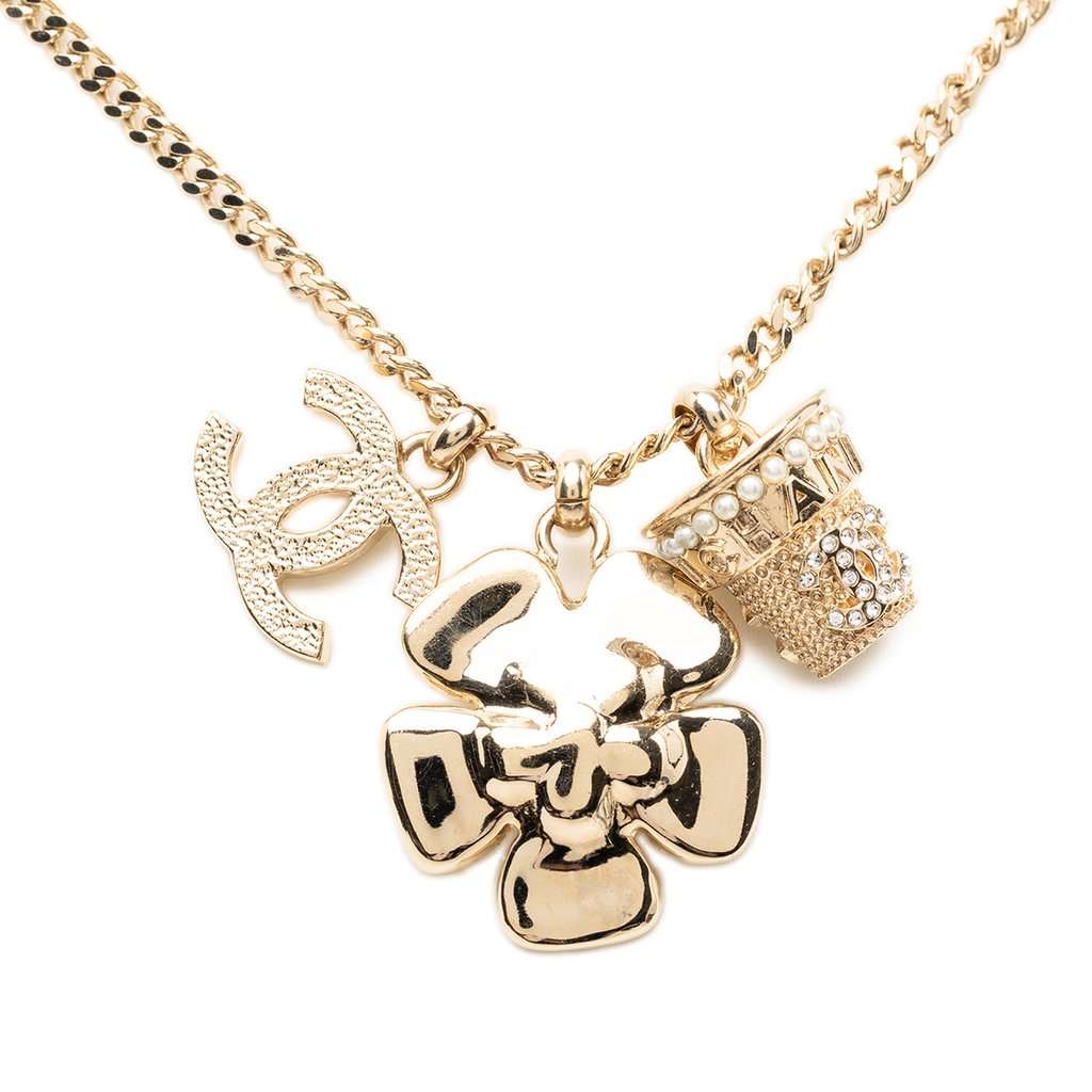 Chanel CC Gold Plated Strass and Faux Pearl Flower Pendant Necklace Gold Metal Very good - Back View