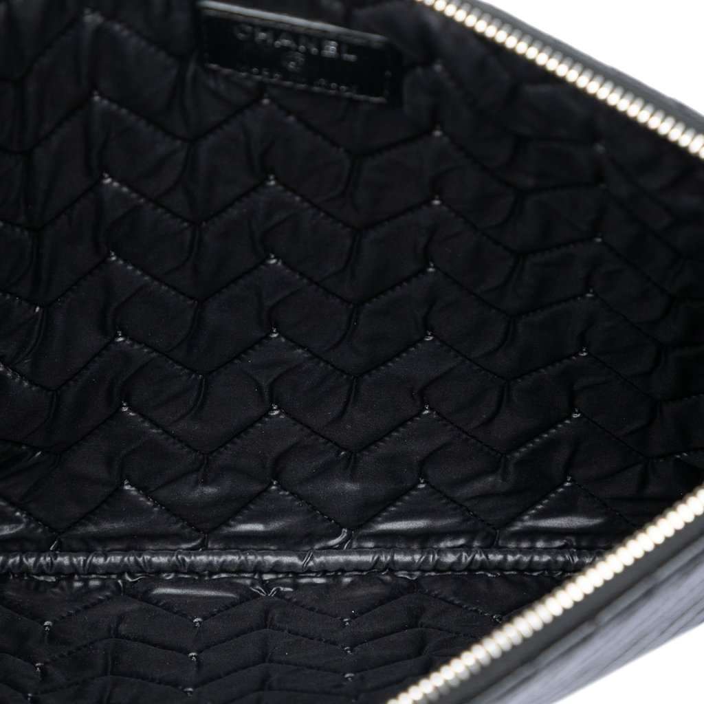 Chanel Medium CC Chevron Caviar O Case Clutch Black Leather Very good condition - Model View