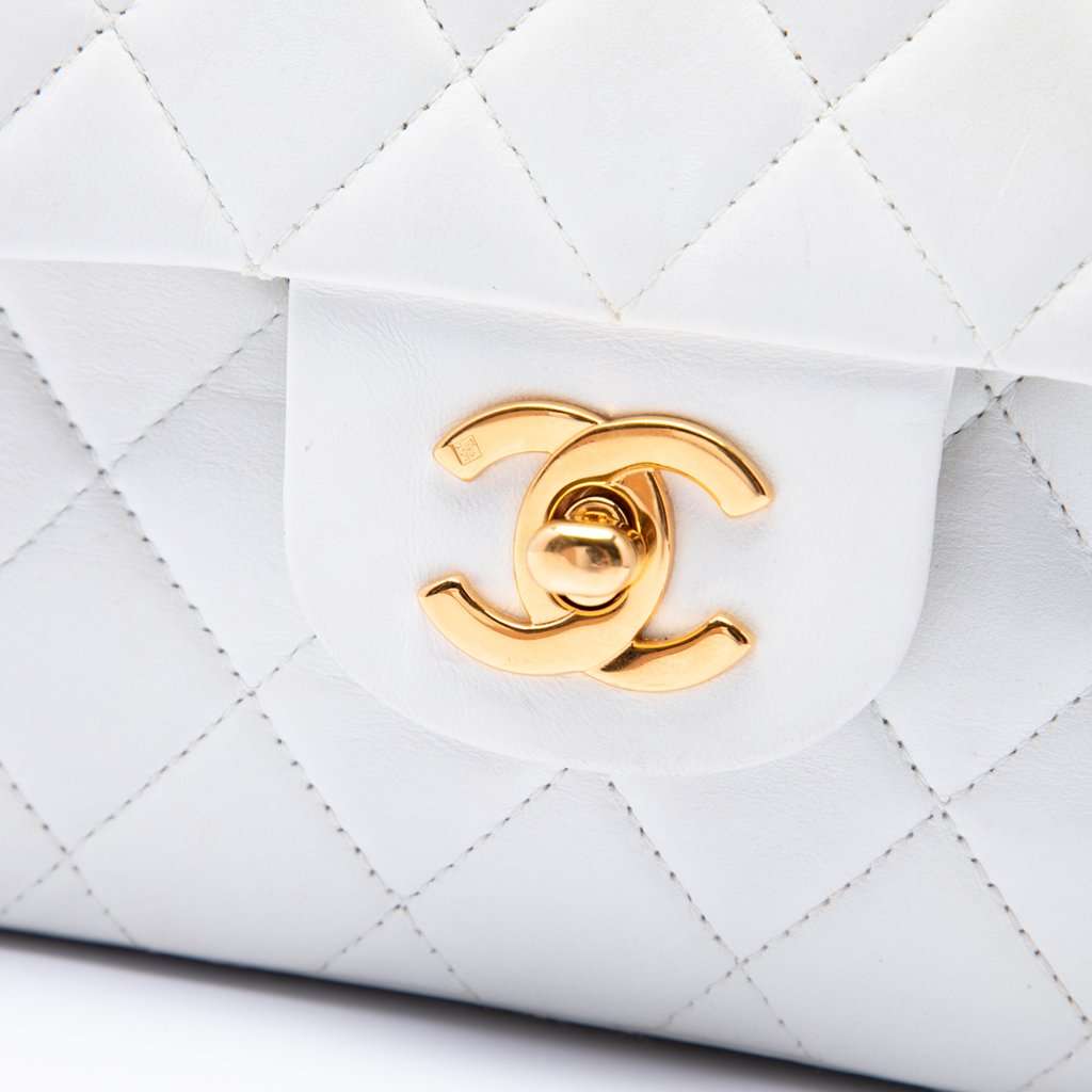 Chanel Small Classic Lambskin Double Flap White Leather Very good condition - Box View