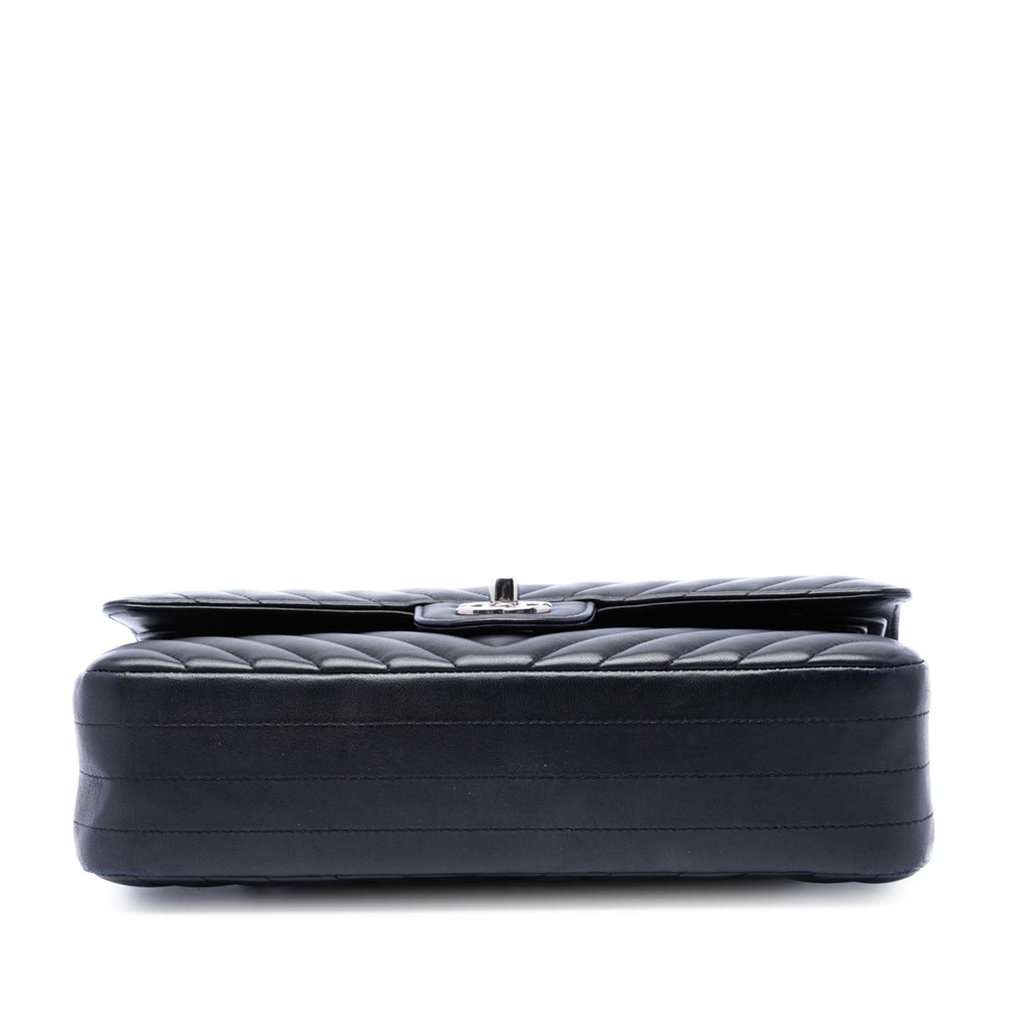 Chanel Medium Classic Chevron Lambskin Double Flap Black Leather Very good condition - Inside View