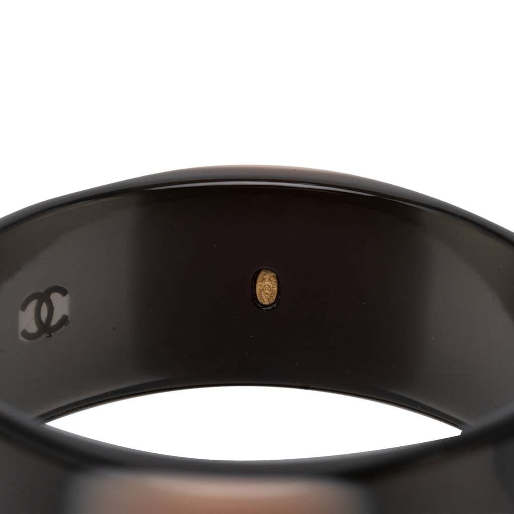 Chanel CC Resin Bangle Black Plastic Very good condition - Model View