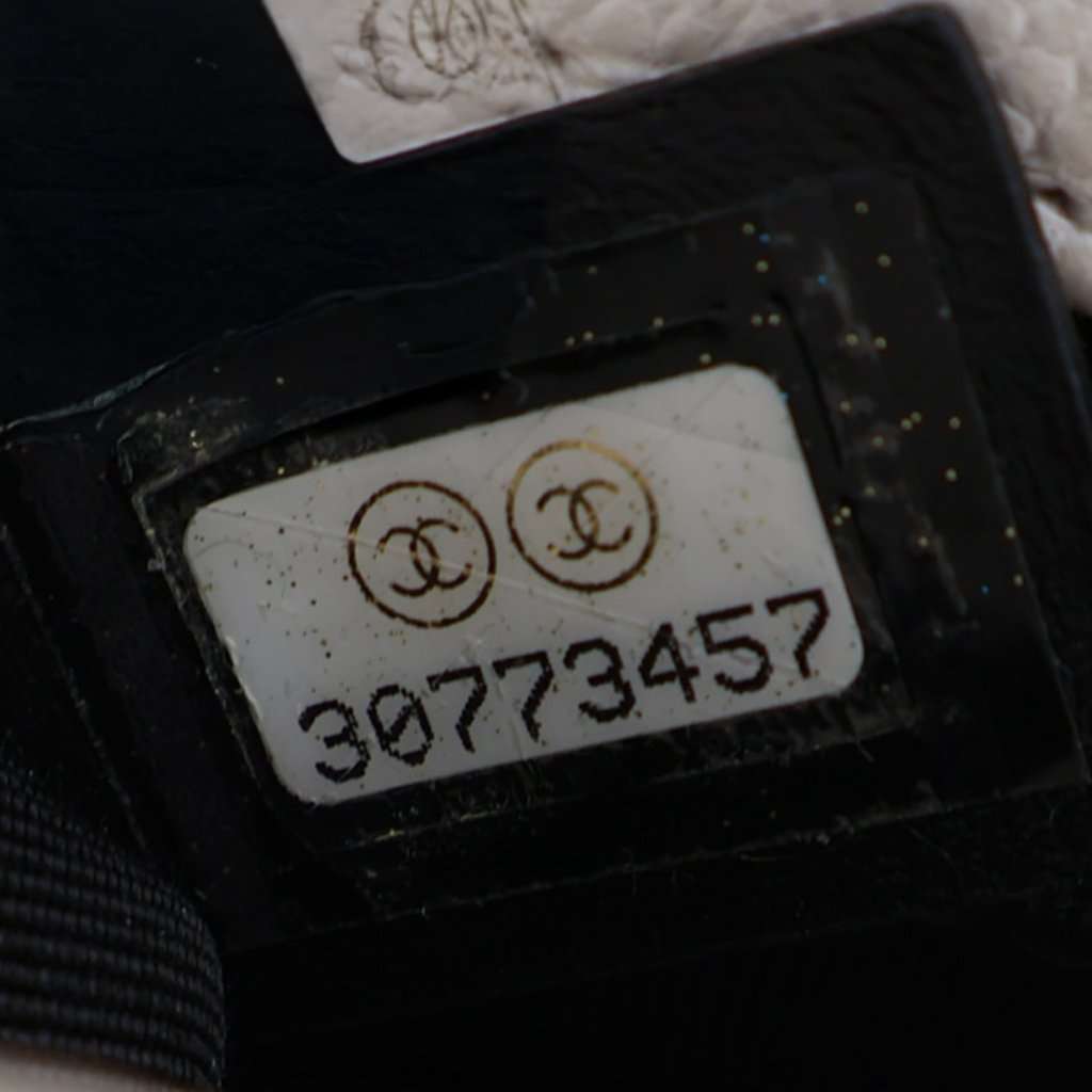 Chanel Small Quilted Caviar My Everything Flap White Leather Very good condition - Model View
