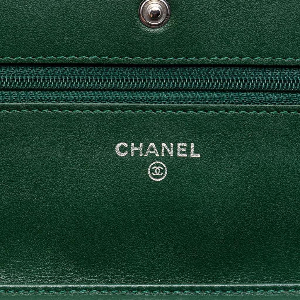 Chanel CC Quilted Patent Wallet On Chain Green Leather Very good condition - Box View