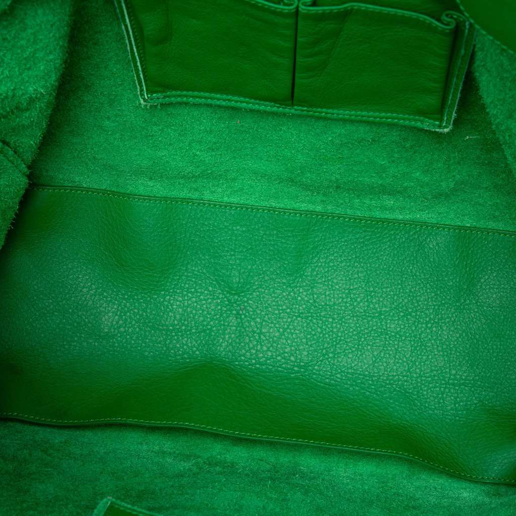 Balenciaga Leather Papier A4 Tote Green Leather Very good - Model View