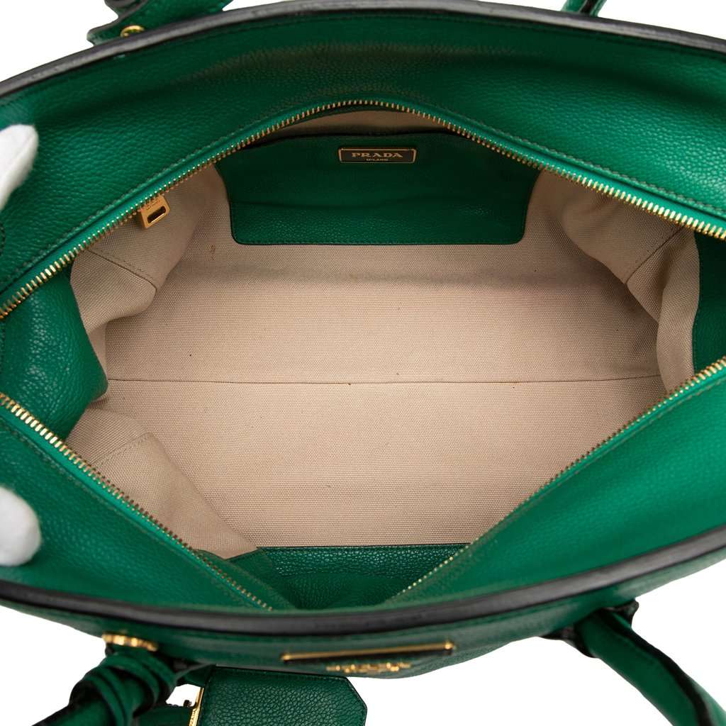 Prada Vitello Daino Tote Green Leather Very good condition - Model View