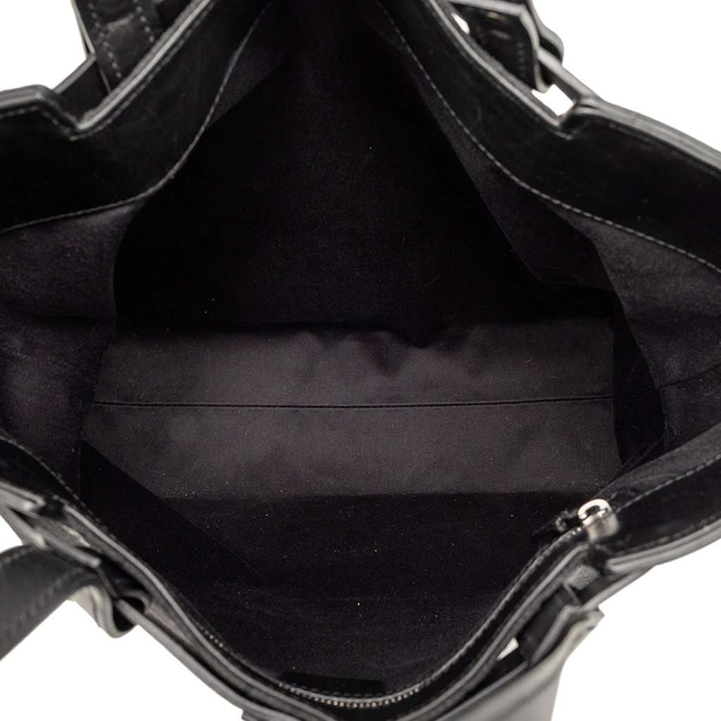 Gucci GG Canvas Tote Black Very good condition - Model View