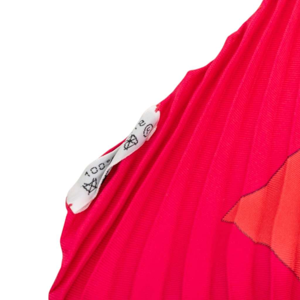Hermès Parmi Les Fleurs Je Compte Les Heures Pleated Silk Scarf Red Never worn - Inside View